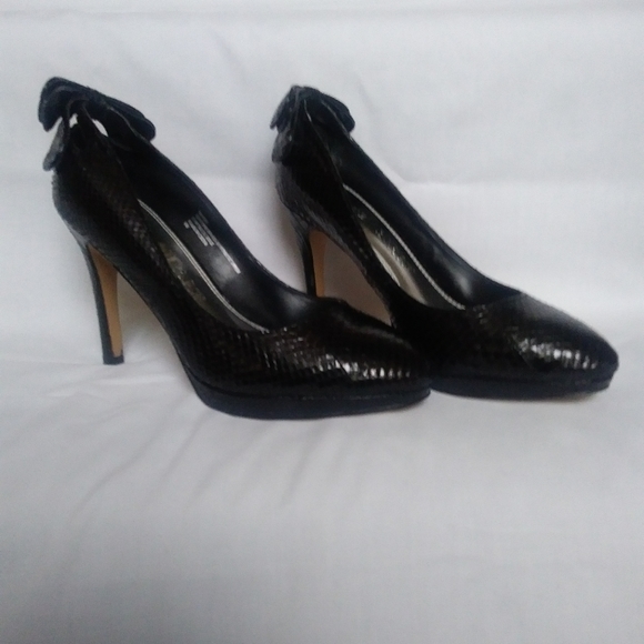 WHBM 6M Platform Snakeskin Heels Pumps Bow Closed Toe Stiletto Myers White House - Picture 7 of 11